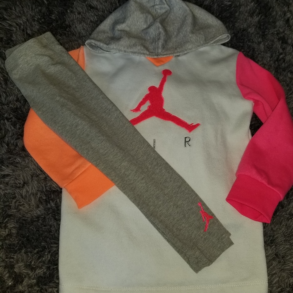 TODDLER LEGGINGS AND SWEATER